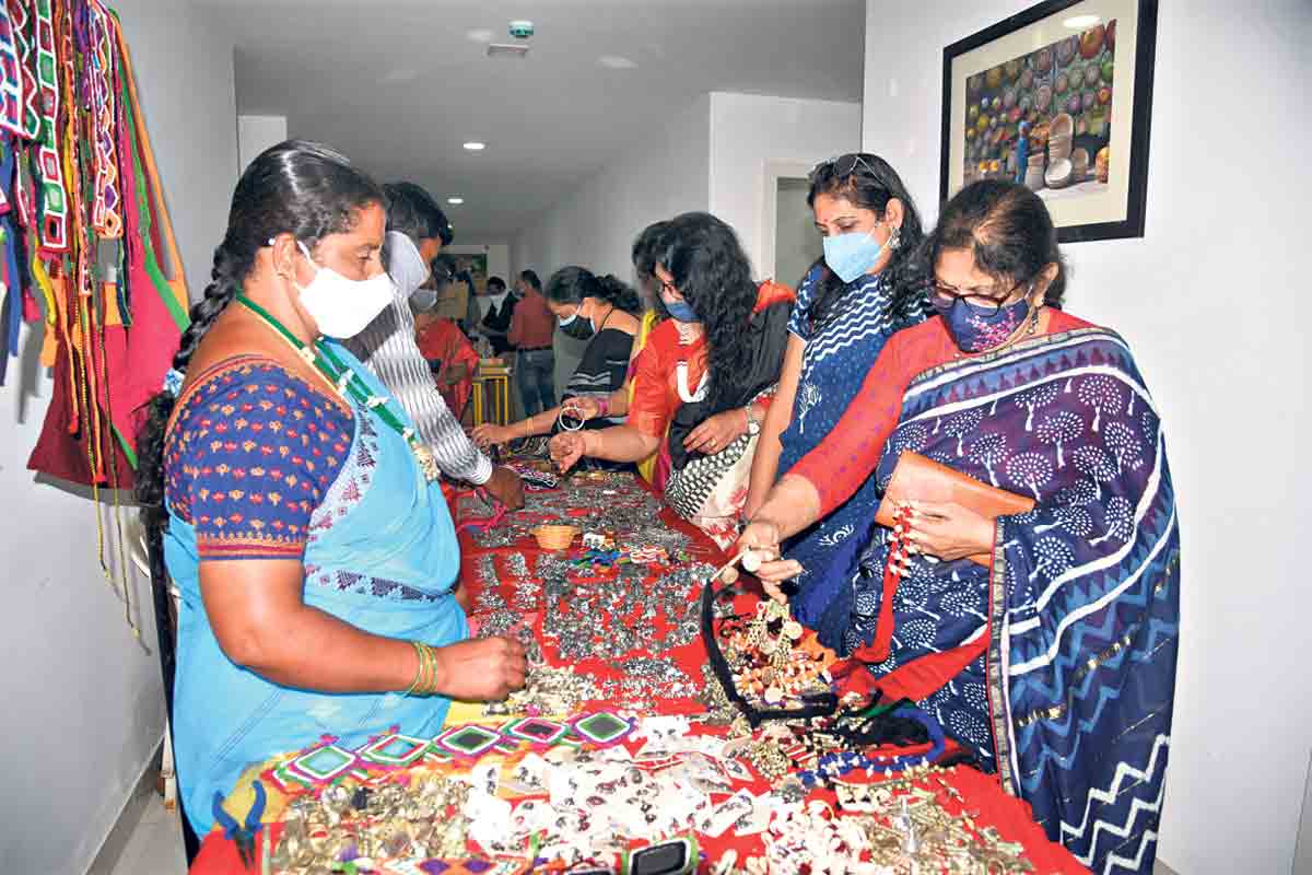 చేనేతను చేరదీద్దాం..