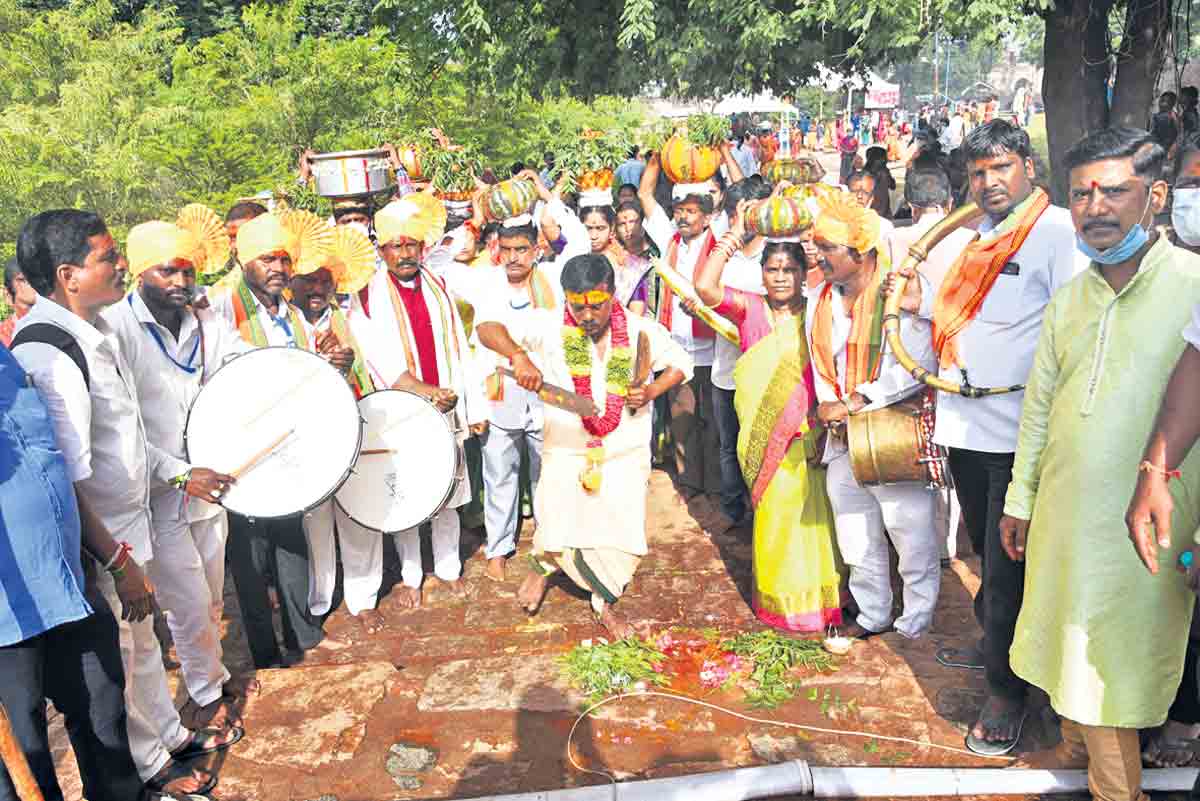 వైభవంగా ముగిసిన గోల్కొండ బోనాలు