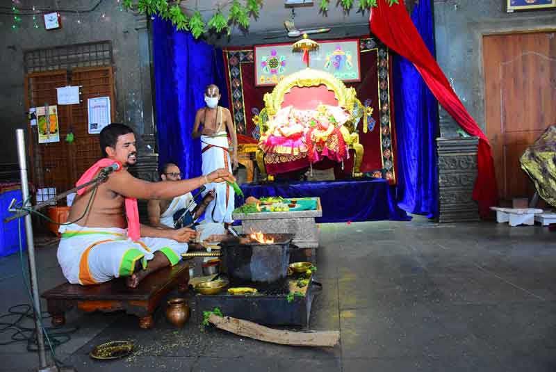 హరిహరులకు ప్రత్యేక పూజలు