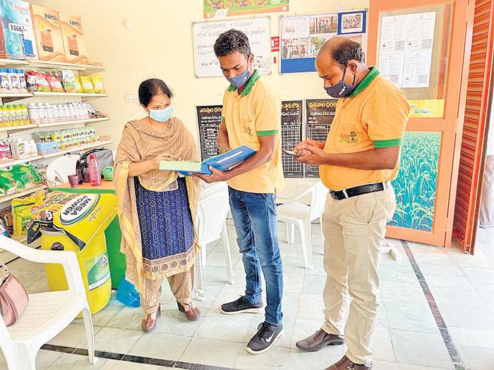 రైతులకు తప్పనిసరిగా బిల్లులు ఇవ్వాలి