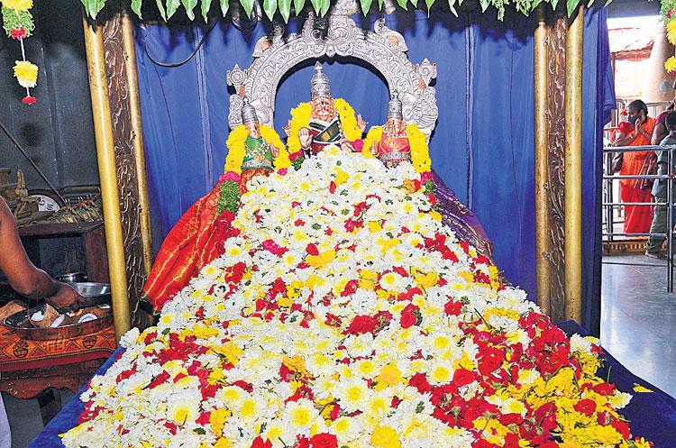 వైభవంగా లక్ష పుష్పార్చన