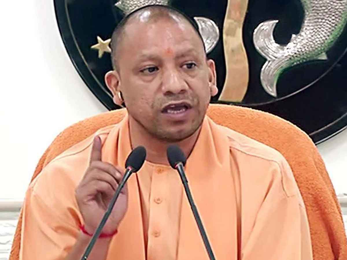 తీవ్ర నేరాలున్న పోలీసులను తొలగించాలని యోగి ఆదేశం