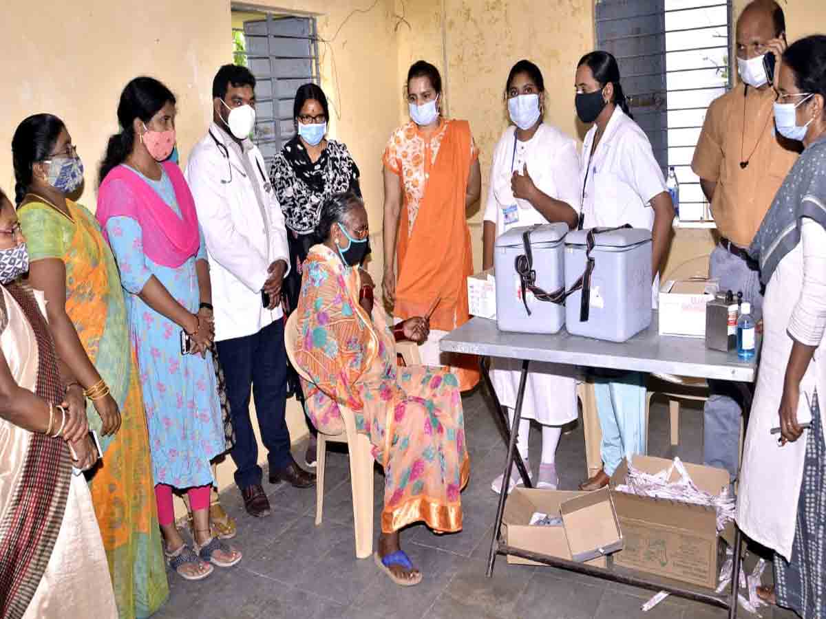 కరోనా వ్యాధి రాకుండా వ్యాక్సినేషన్ తీసుకోవాలి: జోనల్ కమిషనర్ మమత..