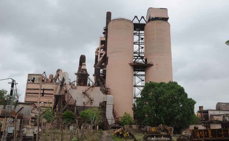 సిమెంట్‌ కార్మాగారాన్ని తెరిపించండి..