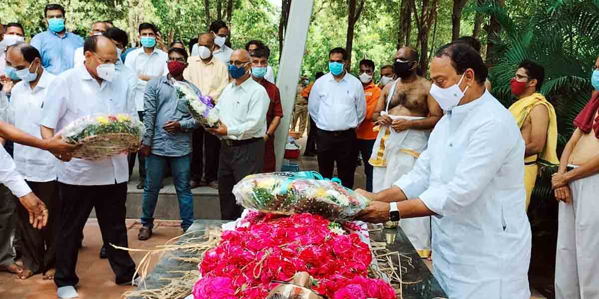 జ‌స్టిస్ కేశ‌వరావుకు నివాళులర్పించిన మంత్రి అల్లోల‌