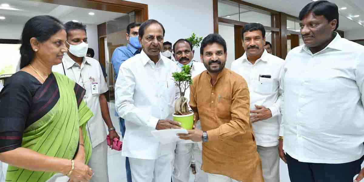 సీఎం కేసీఆర్‌ను కలిసి ధన్యవాదాలు ఎమ్మెల్యే ఆనంద్‌