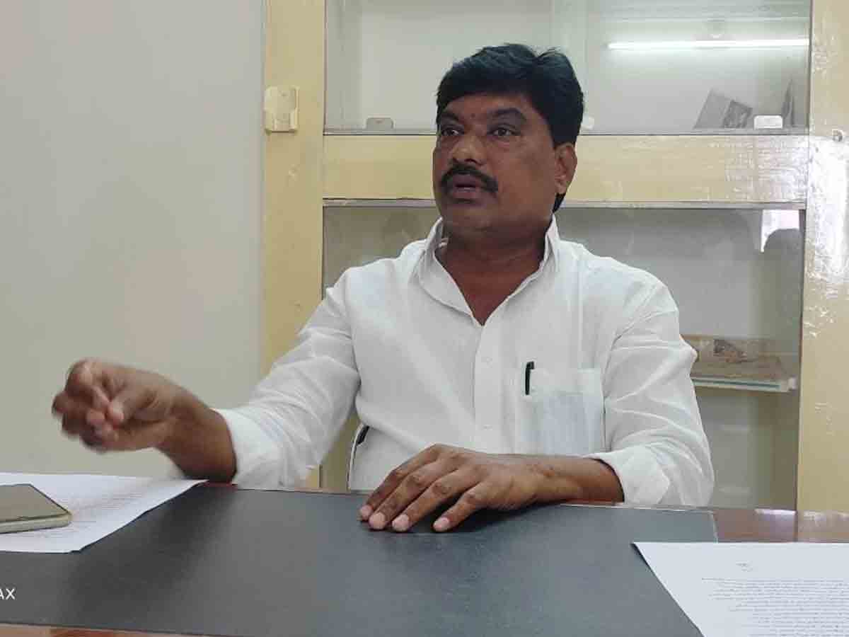 రాజ‌గోపాల్‌రెడ్డి తీరుకు నిర‌స‌న‌గా కాంగ్రెస్‌కు ఆ పార్టీ సీనియ‌ర్ నేత రాజీనామా