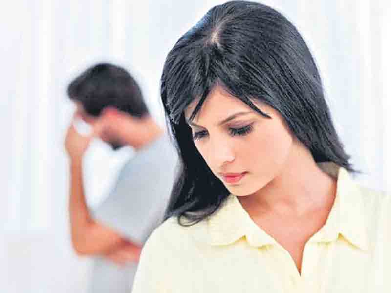 బయటకు వచ్చేస్తున్నది..ఏం చేయమంటారు?