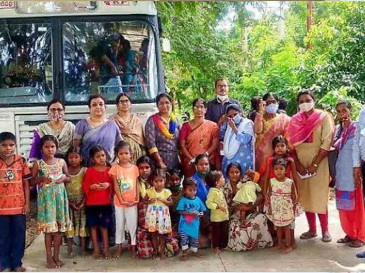 Child Beggars Rescued : హైద‌రాబాద్ లో భిక్షాట‌న చేస్తున్న 83 మంది పిల్ల‌ల‌కు విముక్తి.. త‌ల్లిదండ్రుల‌కు అప్ప‌గింత‌