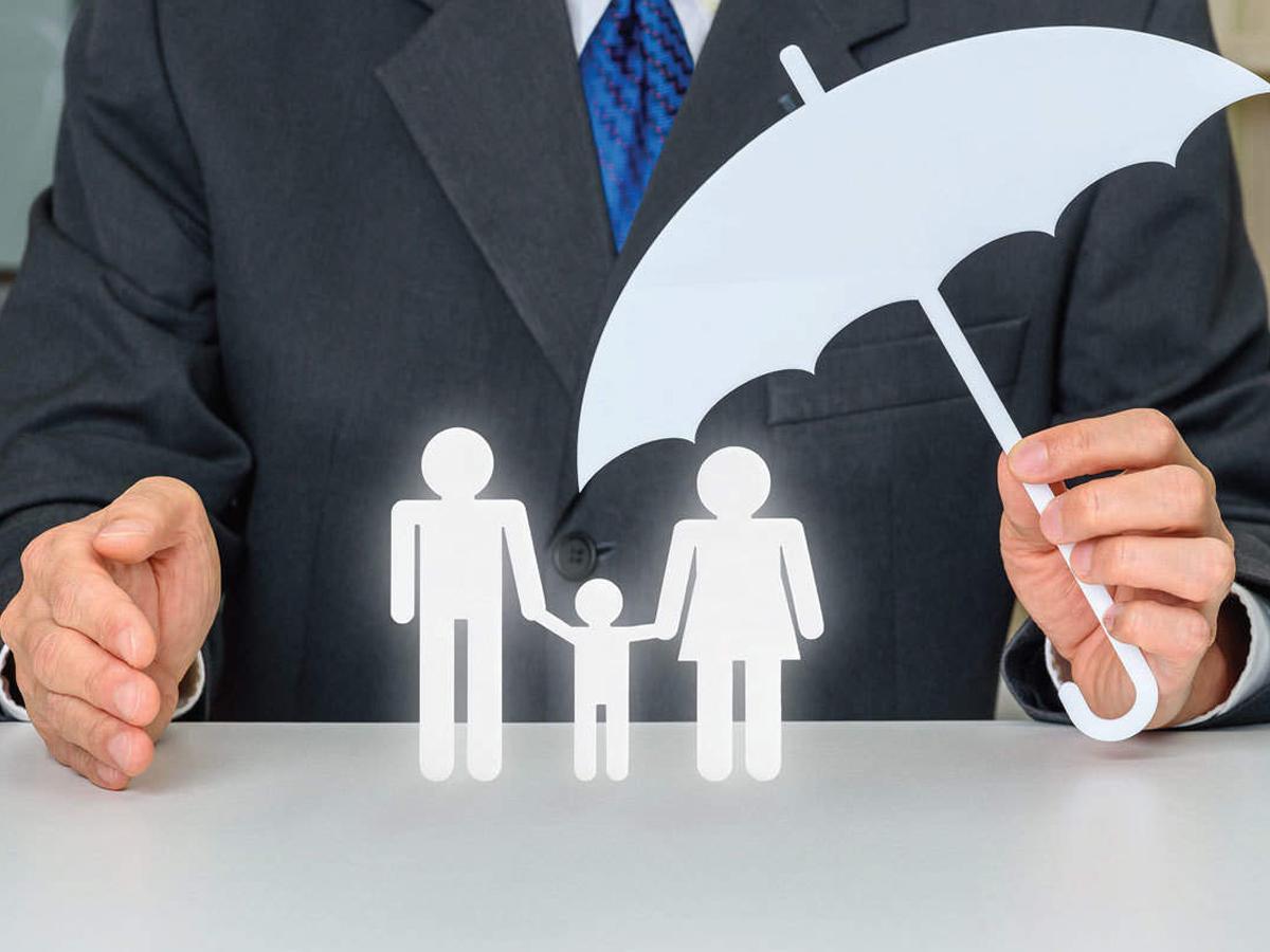 నెల‌కు రూ.300 ప్రీమియం.. రూ.25 ల‌క్ష‌ల రిట‌ర్న్స్‌.. ఇవీ బీమా ప్లాన్స్..డిటైల్స్‌