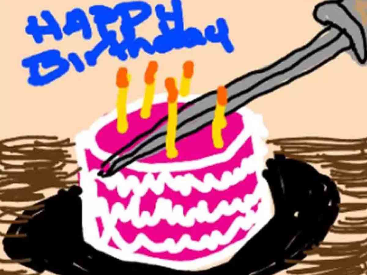 బర్త్‌డే కేక్‌ను కత్తితో కోసిన యువకులు అరెస్ట్‌