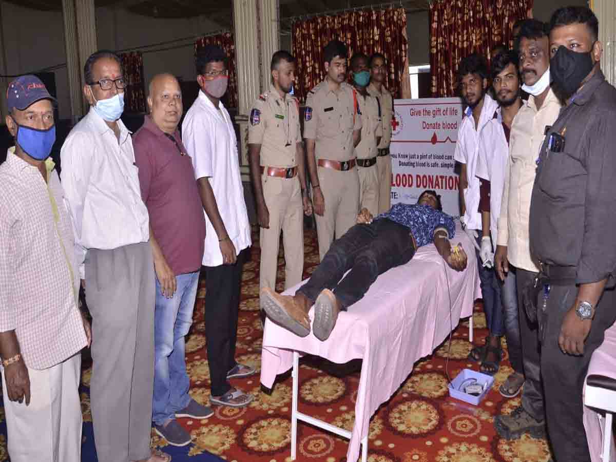 యువత రక్త దానం చేయాలి : డీసీసీ పద్మజ