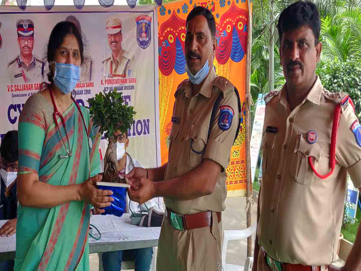 రక్తదానం.. మహాదానం: బాలానగర్ ఏసీపీ పురుషోత్తం..