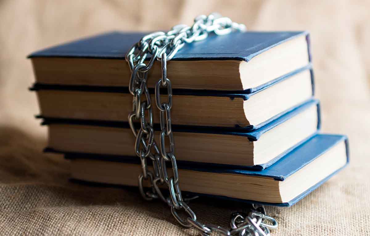 Gandhi Jayanti : గాంధీ మీద వ‌చ్చిన ఆ బుక్‌ను ఇండియాలో ఎందుకు బ్యాన్ చేశారు?