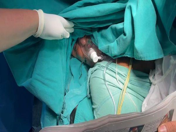 వైద్యులు బ్రెయిన్‌ ట్యూమ‌ర్ తొల‌గిస్తుంటే గాయ‌త్రి మంత్రం జ‌పించాడు!