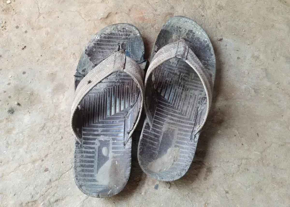 Slippers :72 గంట‌ల పాటు శిథిలాల కింద చిక్కుకొని.. బ‌య‌టికి వ‌చ్చాక ‘నా చెప్పులు ఏవి?’ అని అడిగాడు