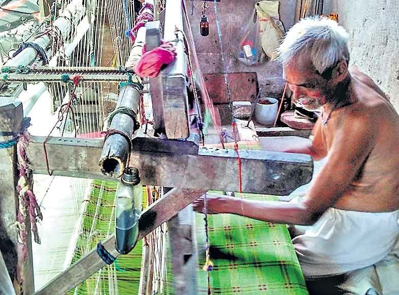 నేతన్నల ఖాతాల్లోకి చేయూత