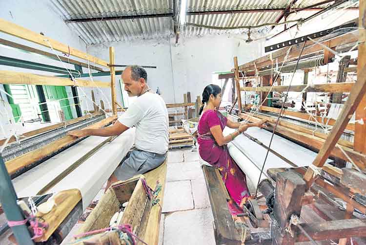 ‘నేతన్నకు చేయూత’కు 30 కోట్లు