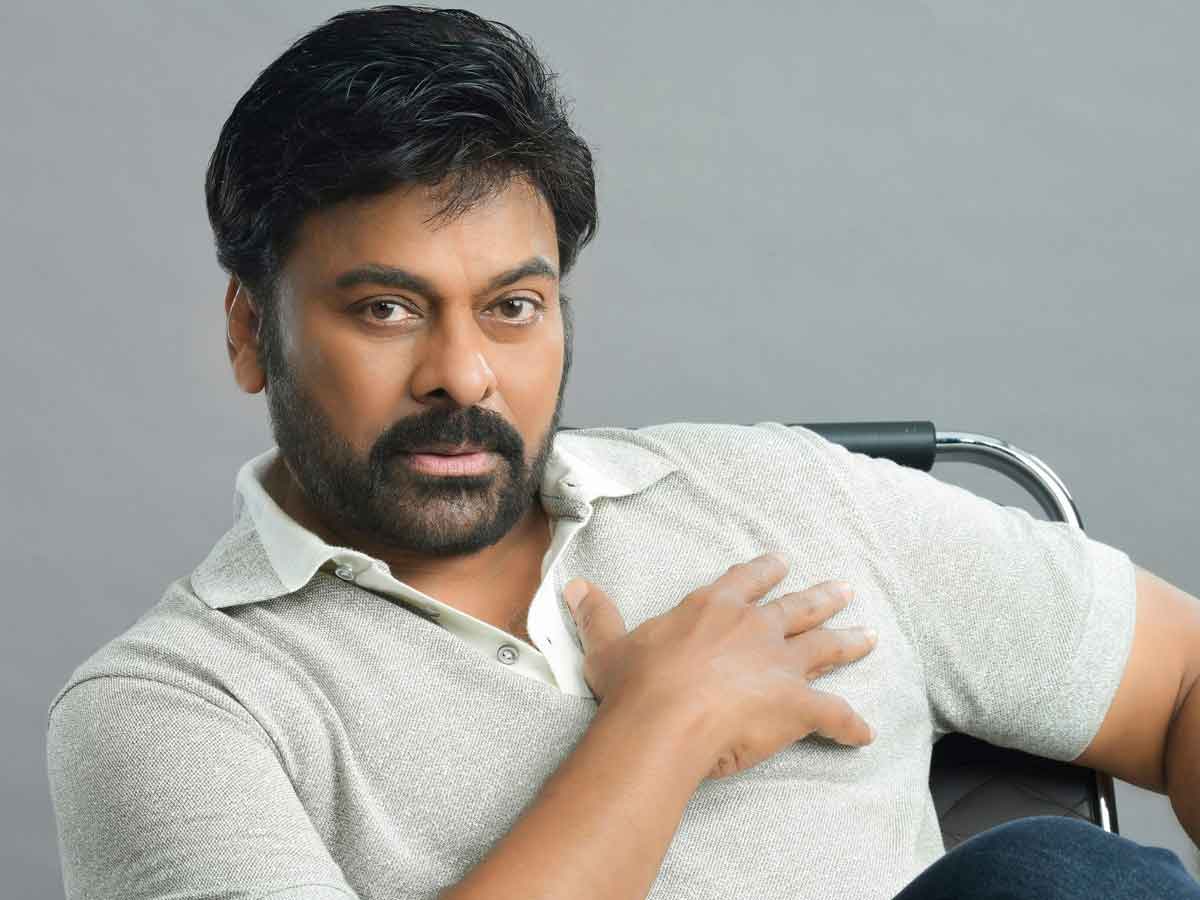 చిరు స్ట‌న్నింగ్ లుక్ చూసి షాక్ అవుతున్న ఫ్యాన్స్‌