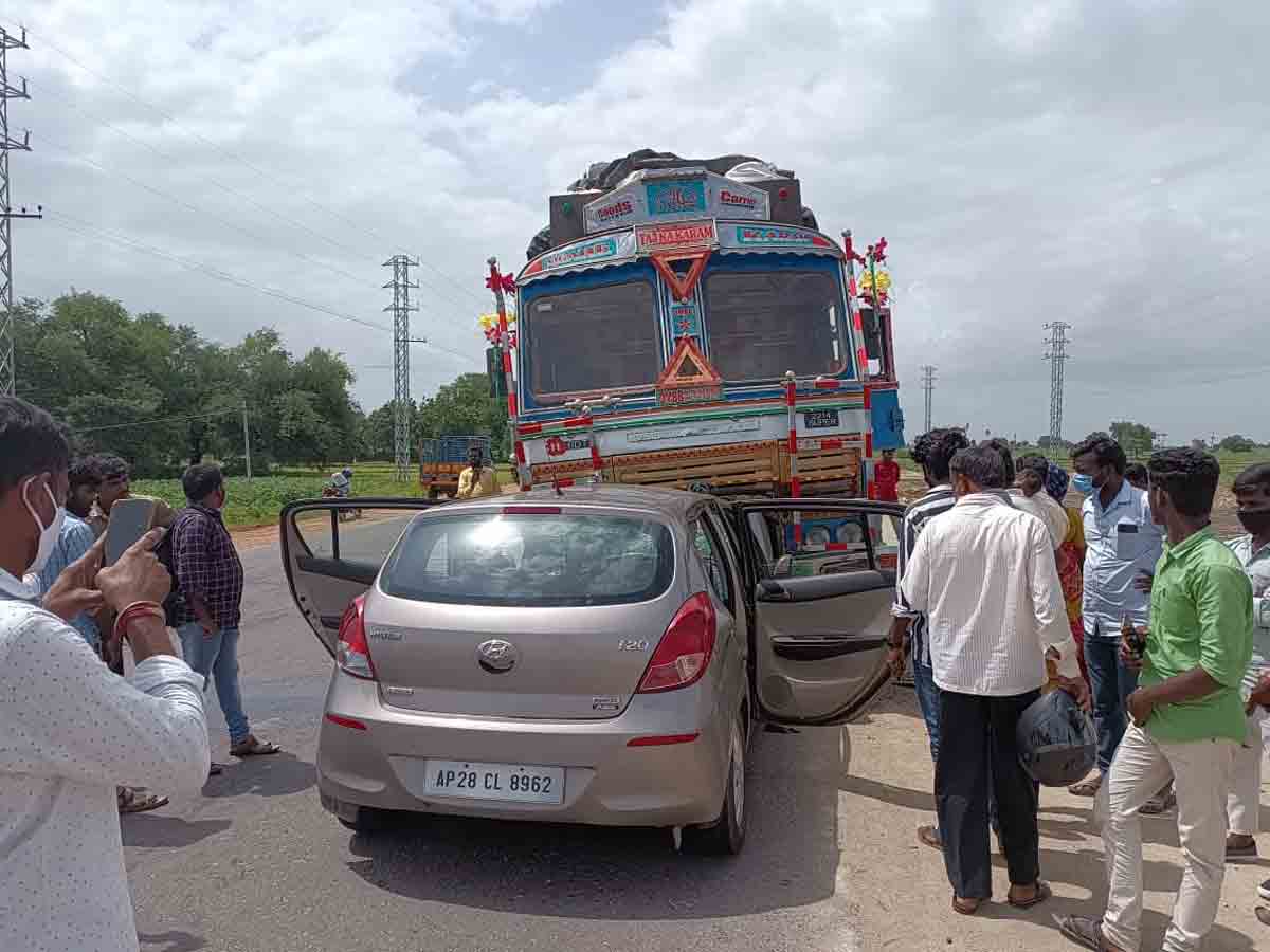 చౌట‌కూర్ వ‌ద్ద ఘోర రోడ్డు ప్ర‌మాదం.. ఐదుగురు మృతి