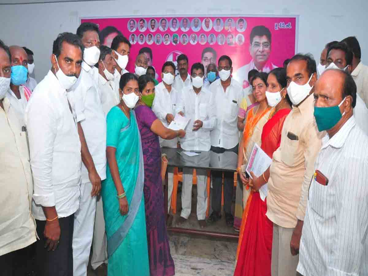 Khammam | సీఎంఆర్ఎఫ్‌ చెక్కులు పంపిణీ…