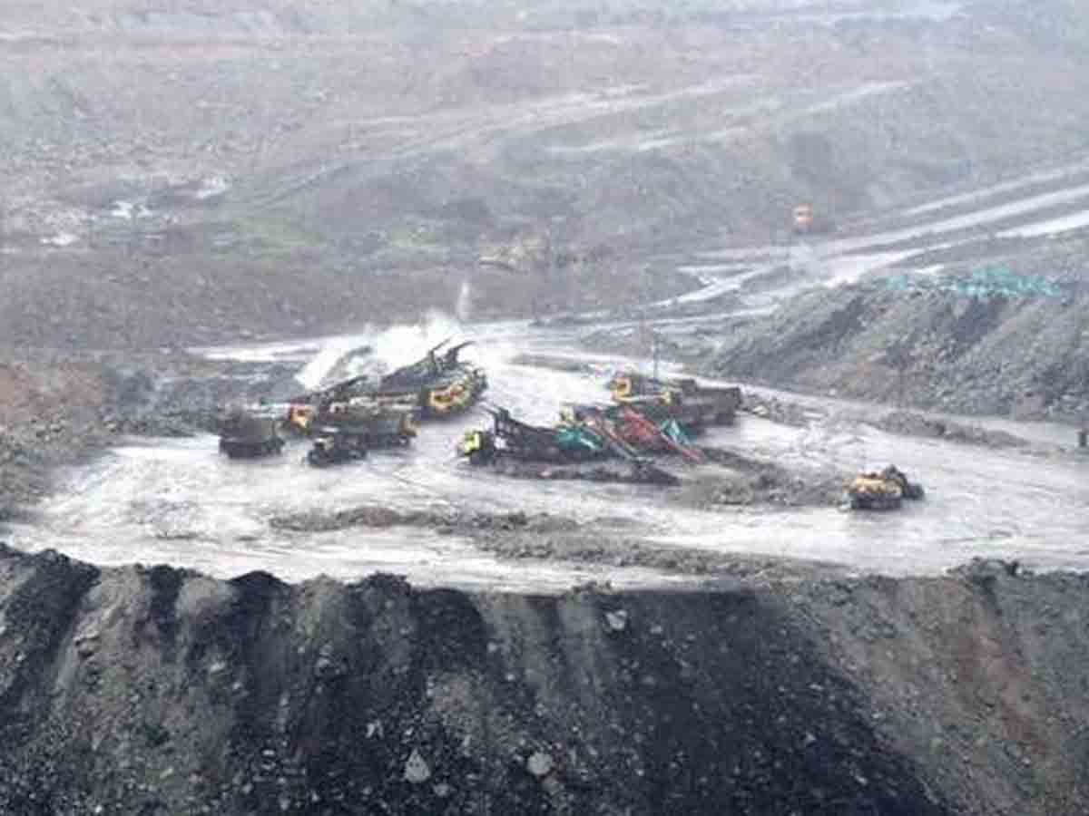 Rain : భద్రాద్రి జిల్లాలో ఎడతెరిపి లేని వర్షం.. నిలిచిన బొగ్గు ఉత్పత్తి