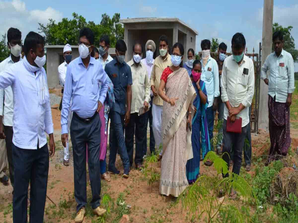 అభివృద్ధి పనులను పరిశీలించిన కలెక్టర్…