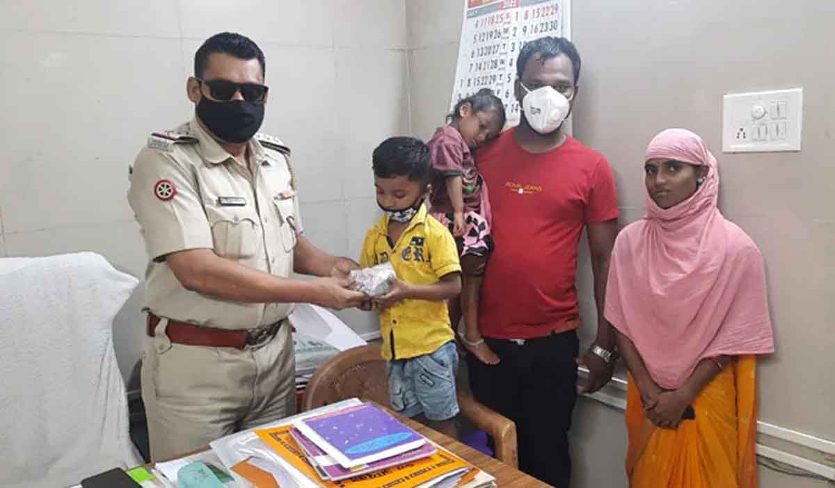 Auto Driver : 2 వేలు ఆటో ఫైన్ క‌ట్ట‌లేక.. కొడుకు గ‌ల్ల‌పెట్టెను ప‌గుల‌గొట్టి.. చిల్ల‌ర ఏరి..