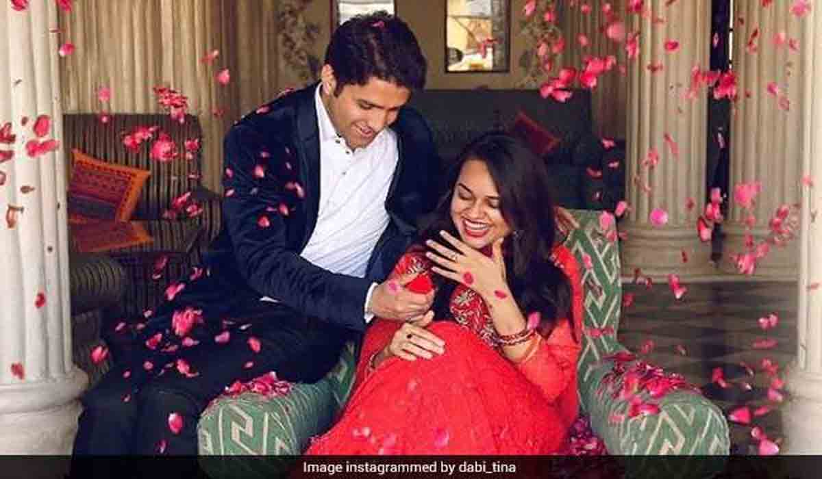 విడాకులు తీసుకున్న ఐఏఎస్ టాపర్ జంట