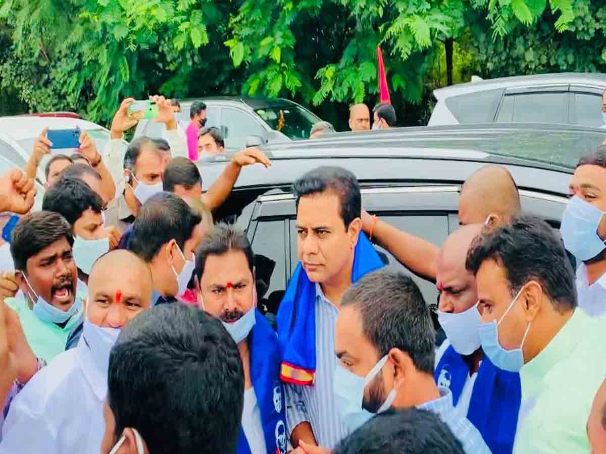 హుజురాబాద్‌కు తరలిన కుత్బుల్లాపూర్ పార్టీశ్రేణులు..