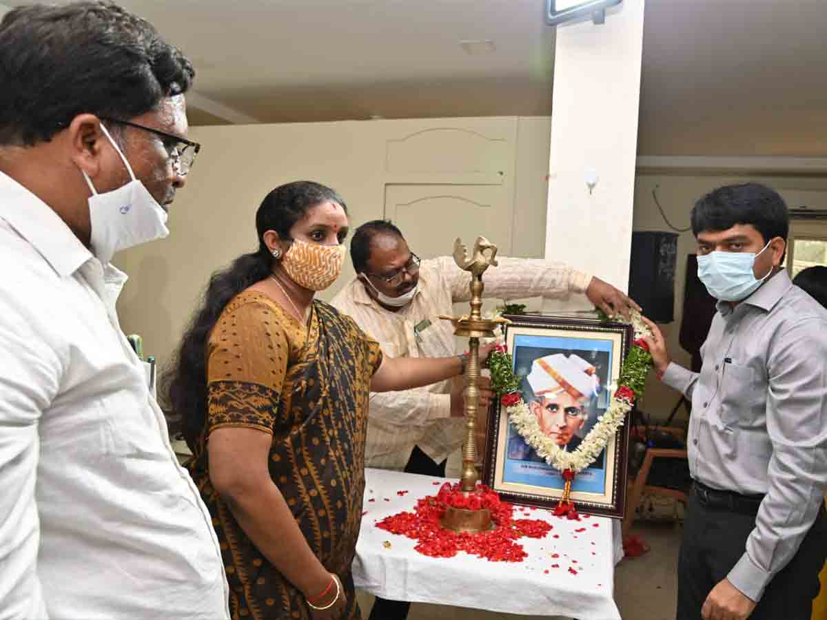 నూతన సాంకేతికతను అందిపుచ్చుకోవాలి : జడ్పీ చైర్ పర్సన్ దావ వసంత సురేష్