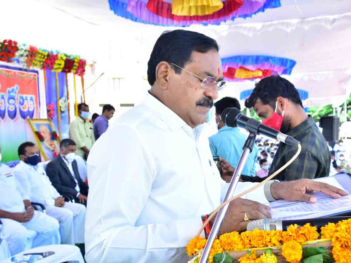 వందశాతం ఇంటింటికి మిషన్‌ భగీరథ నీళ్లు : మంత్రి ఎర్రబెల్లి