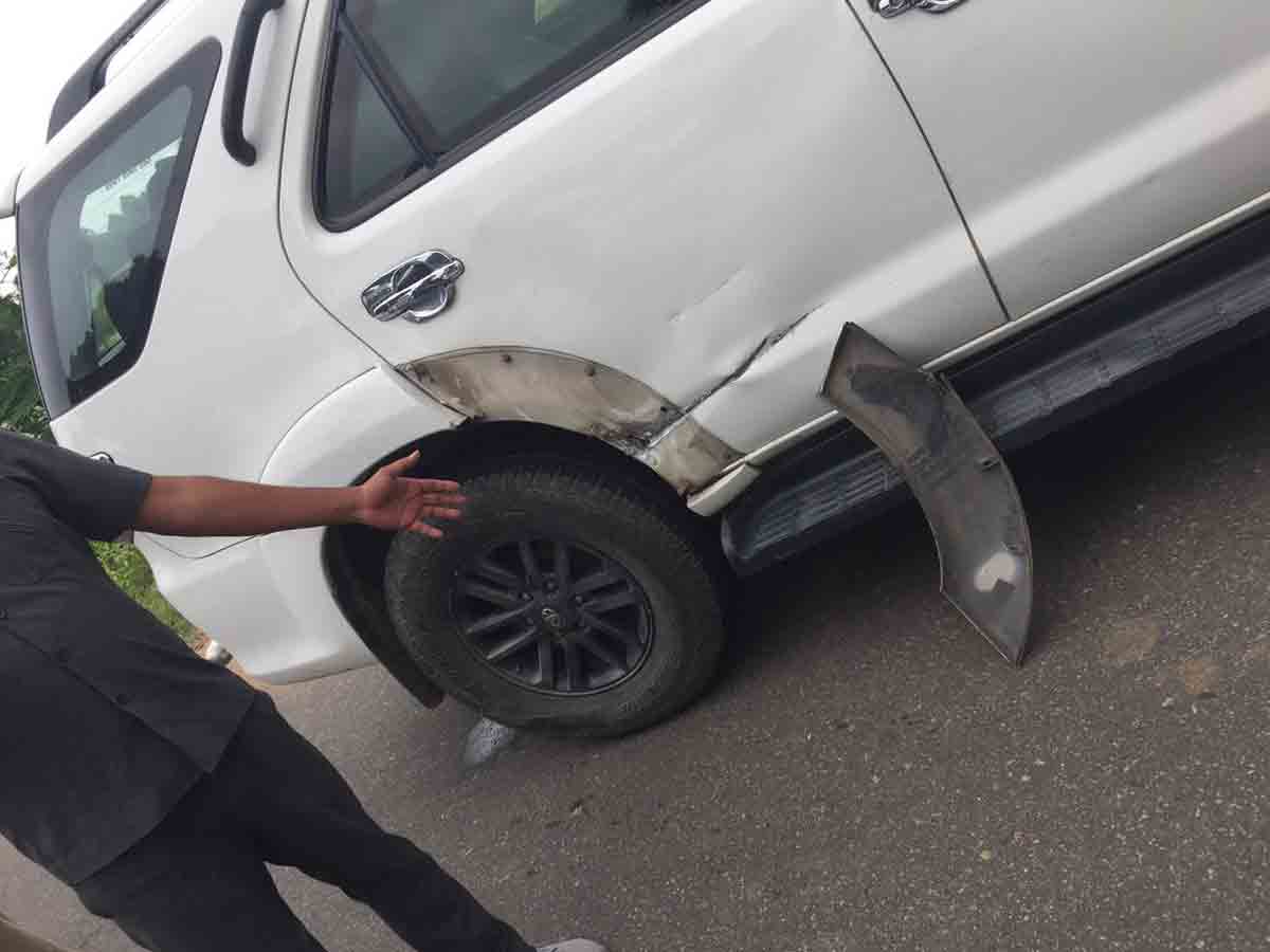 మంత్రి ఎర్రబెల్లి కాన్వాయికి తప్పిన ప్రమాదం