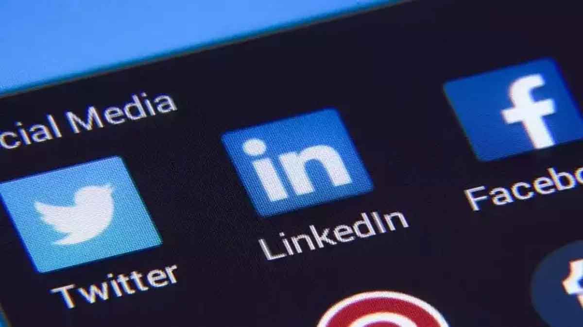 Social Media : తాలిబ‌న్ల నుంచి అప్ఘాన్ పౌరుల‌ను కాపాడేందుకు న‌డుం బిగించిన ఫేస్‌బుక్, ట్విట్ట‌ర్, లింక్‌డిన్‌