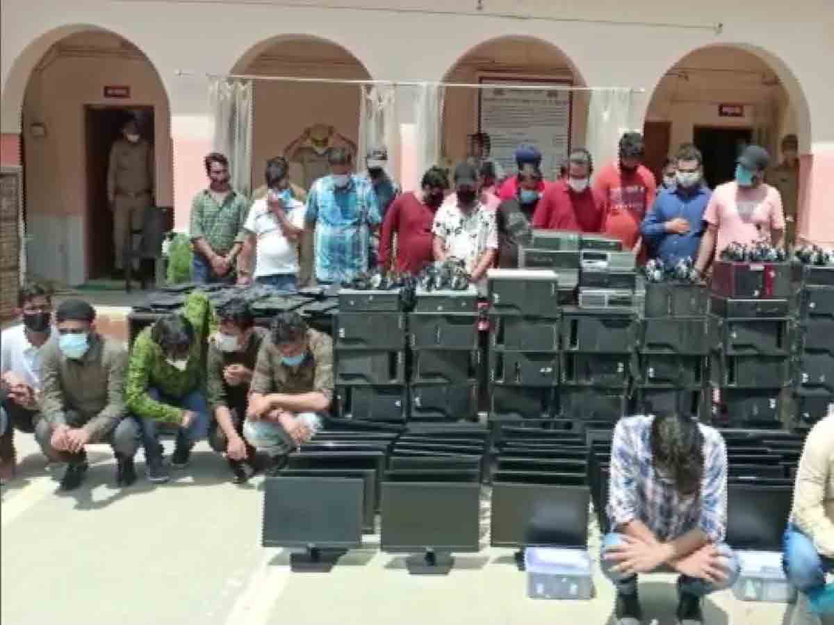 అమెరికా పౌరులను మోసగిస్తున్న నకిలీ కాల్‌ సెంటర్‌ గుట్టురట్టు