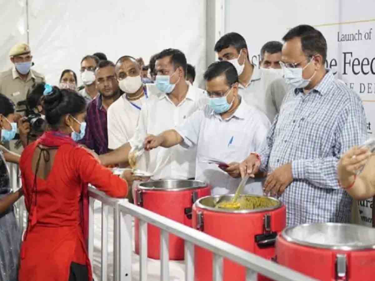 నిరాశ్రయులకు ఉచిత ఆహార కార్యక్రమాన్ని ప్రారంభించిన కేజ్రీవాల్‌