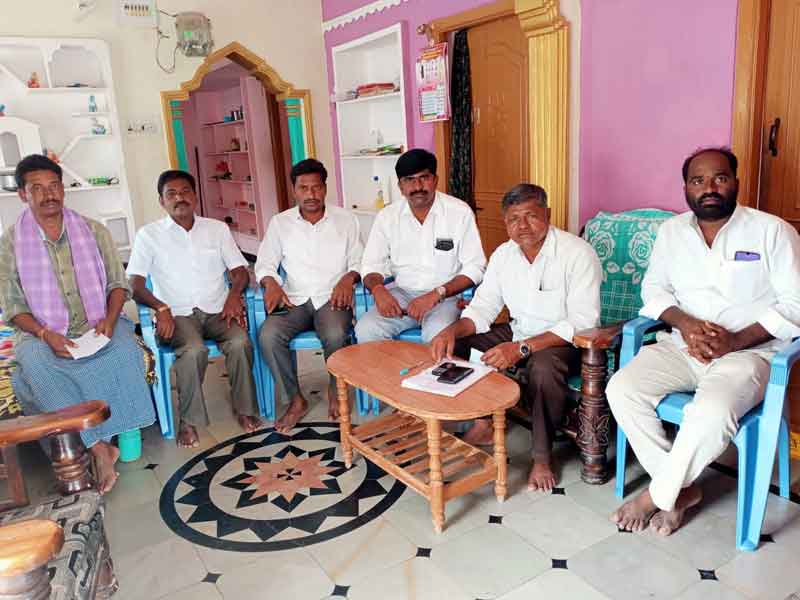 గొల్ల కురుమలు ఆర్థికంగా ఎదగాలి