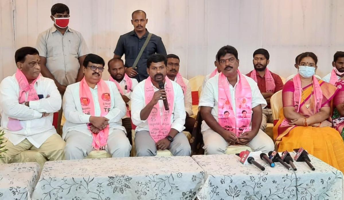 ఈటలను గెల్లు శ్రీనివాస్ యాదవ్ ఓడించబోతున్నారు!