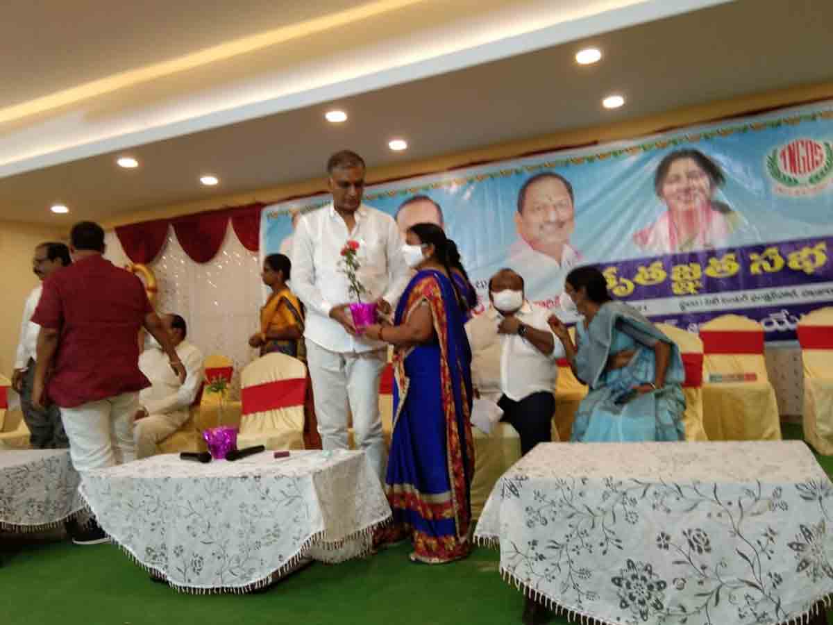 అంగన్‌ వాడీలకు అండగా ఉంటాం : మంత్రి హరీశ్‌రావు