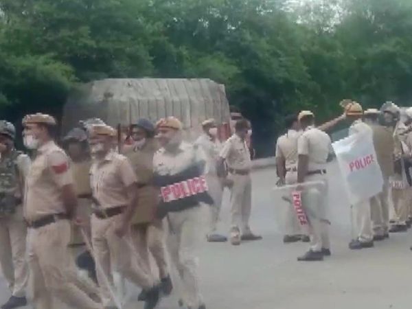 రైతుల‌పై లాఠీచార్జ్ : కాషాయ పార్టీని టార్గెట్ చేసిన కాంగ్రెస్‌!