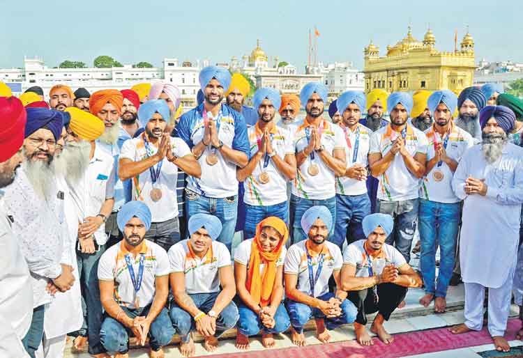 హాకీ వీరులకు ఘనస్వాగతం