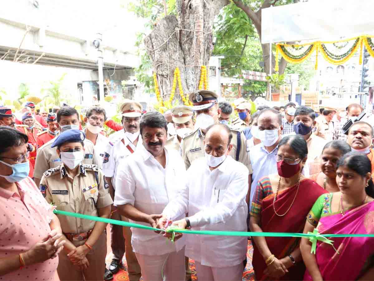 మహంకాళి ట్రాఫిక్ పోలీస్ స్టేషన్ను ప్రారంభించిన హోం మంత్రి