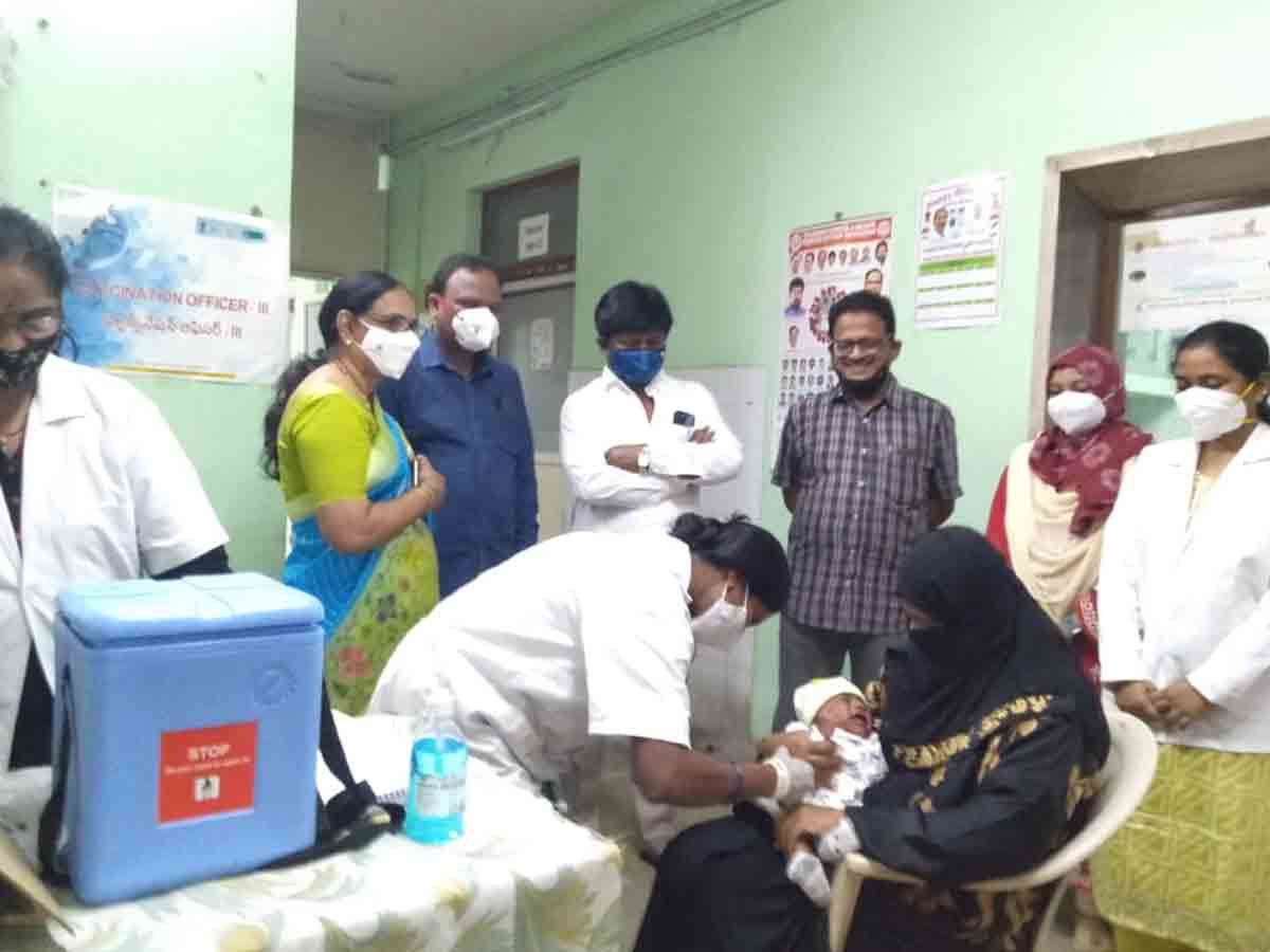 పీసీవీ టీకాలను చిన్నారులకు విధిగా ఇప్పించాలి : డాక్టర్‌ పద్మజ