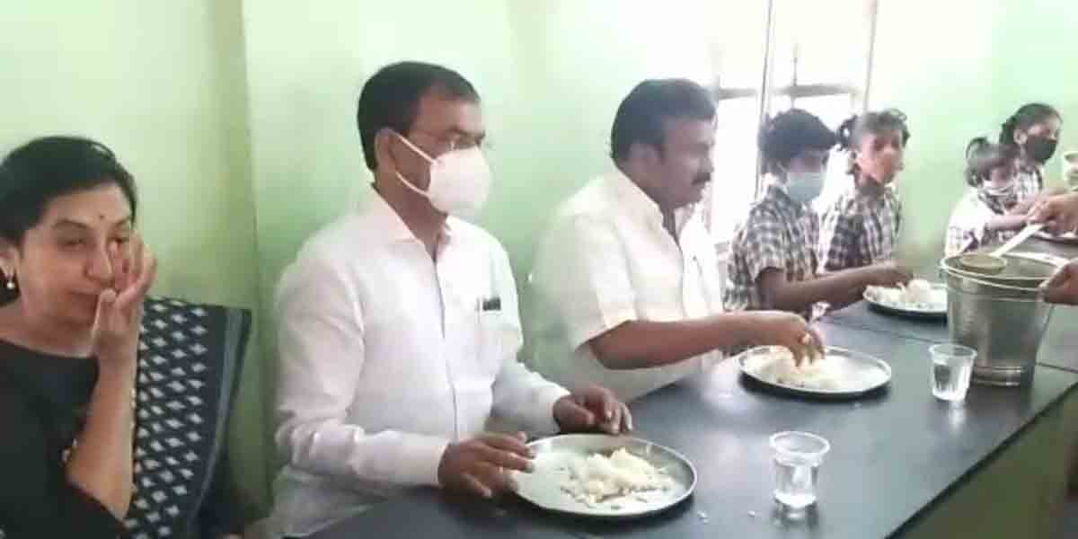 అనాథాశ్రమాన్ని సందర్శించిన మంత్రి తలసాని