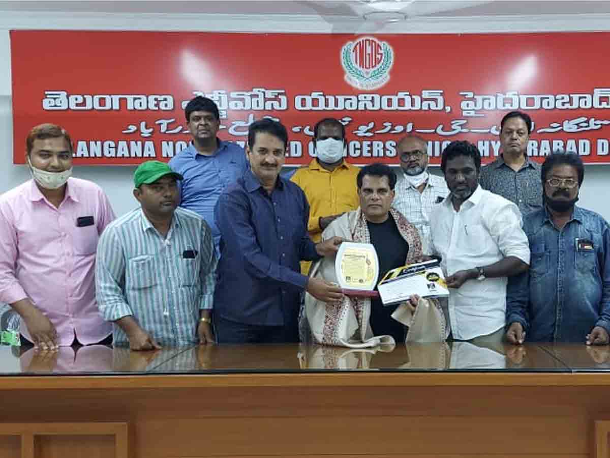 టీఎన్జీవో జిల్లా అధ్యక్షుడు ముజీబ్‌ హుస్సేన్‌కు సన్మానం