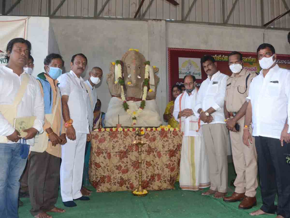 మట్టి గణపతినే ప్రతిష్టించుకుందాం : ఎమ్మెల్యే సుధీర్‌రెడ్డి