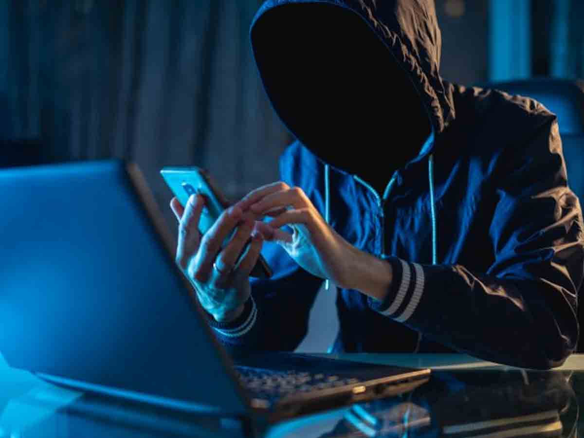 QR code : క్యూఆర్‌ కోడ్‌ స్కాన్‌ చేయగానే..ఖాతా నుంచి 63 వేల నగదు మాయం