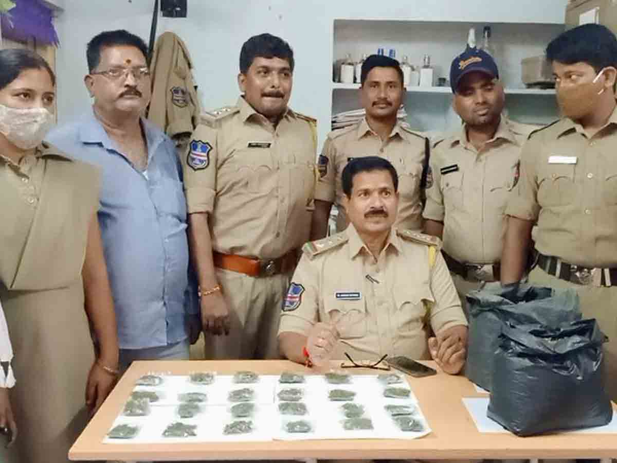 జహీరాబాద్‌లో గంజాయి విక్రయిస్తున్న వ్యక్తి అరెస్ట్