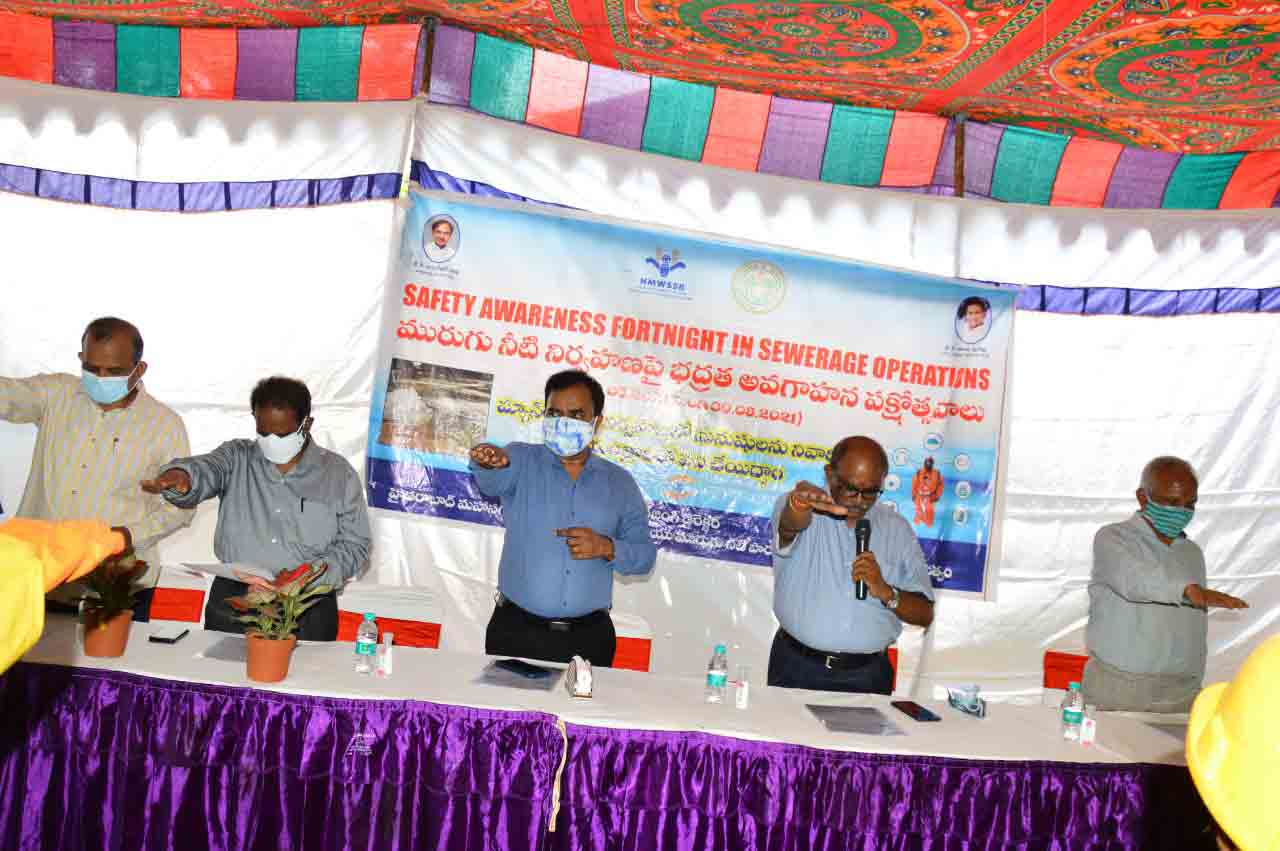 పారిశుధ్య కార్మికులు భద్రతకు ప్రాధాన్యం ఇవ్వాలి : దాన కిషోర్‌