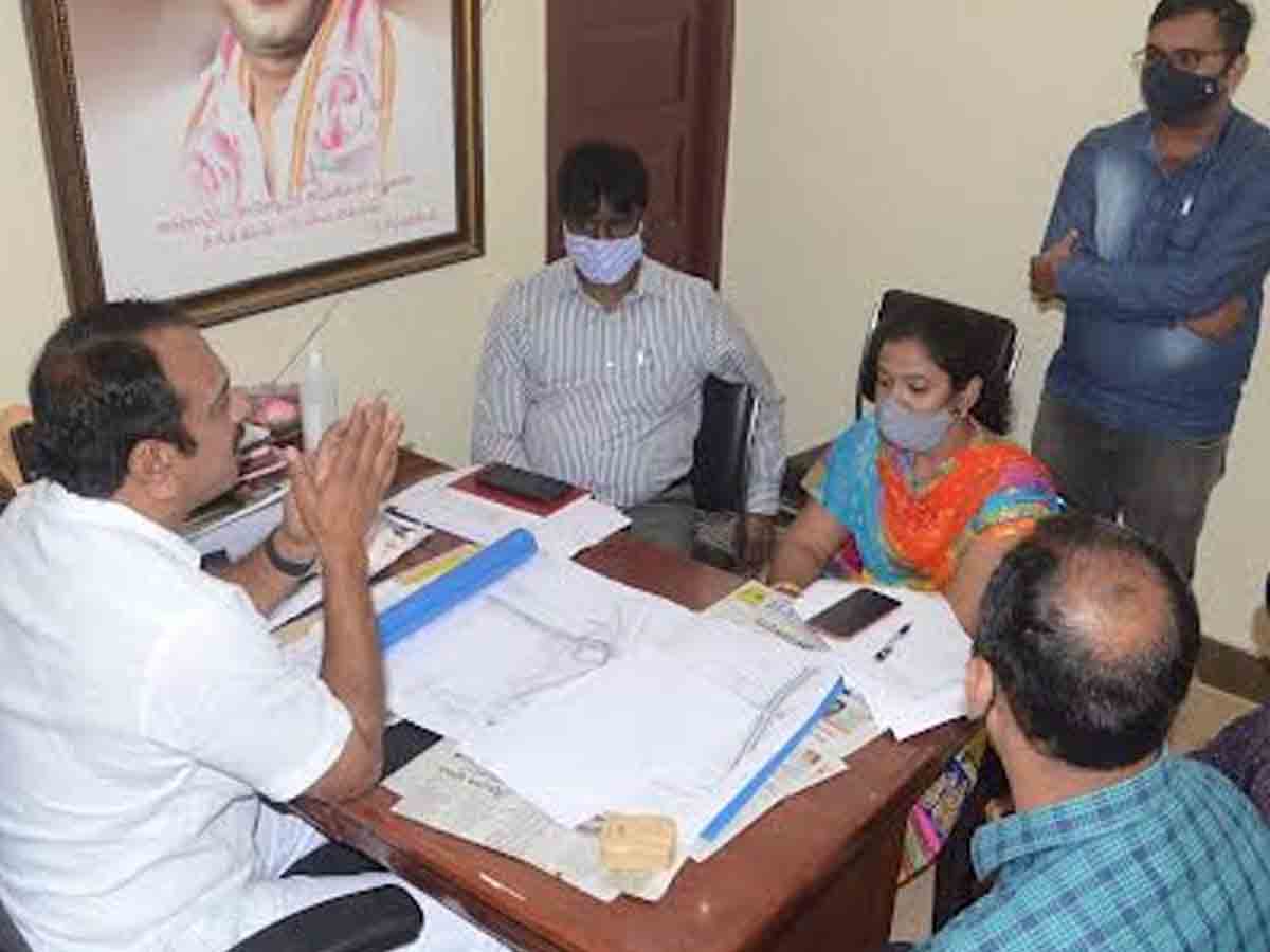 భవిష్యత్‌ తరాలను దృష్టిలో పెట్టుకుని రోడ్డు వెడల్పు చేపట్టాలి